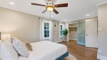 5 多间卧室、办公桌、熨斗/熨衣板、旅行婴儿床