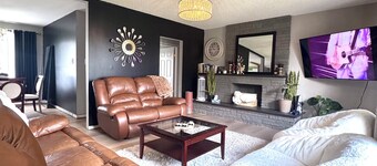 Vintage Bungalow. It’s Better than a hotel. spread out & enjoy the space.