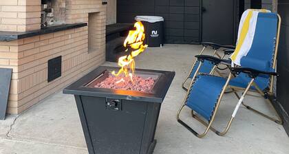 Vintage Bungalow. It’s Better than a hotel. spread out & enjoy the space.