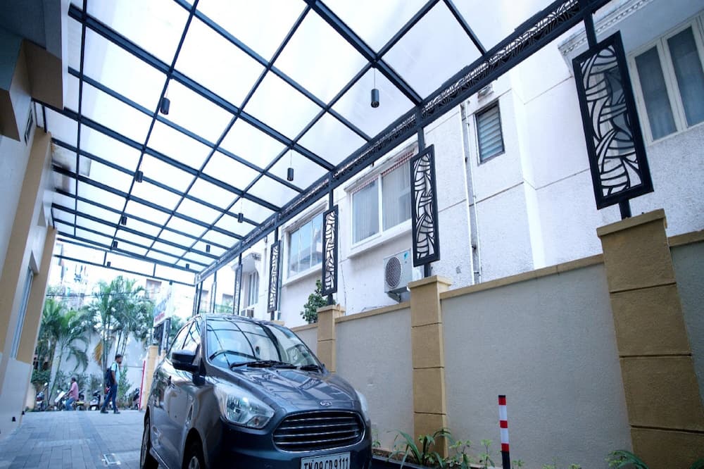 Blossoms Hotel and Service Apartment