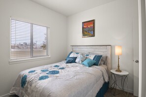 3 bedrooms, desk, iron/ironing board, free WiFi