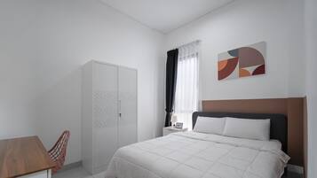 1 bedroom, desk, free WiFi, bed sheets