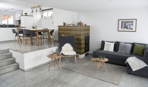 Télévision, cheminée