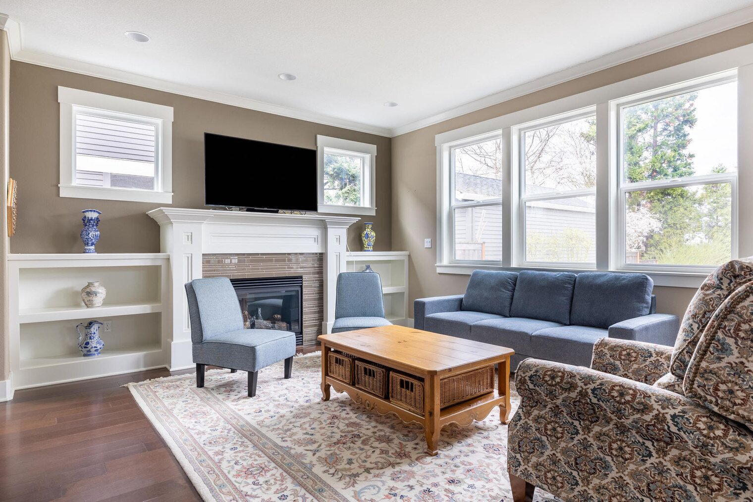 Beautiful Woodlawn 2BR w/ Parking, nr Dining & Coffee, by Blueground