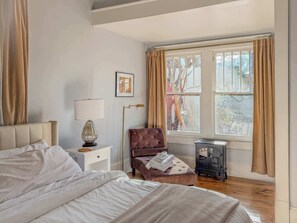 3 soverom, skrivebord, strykejern/-brett og wi-fi