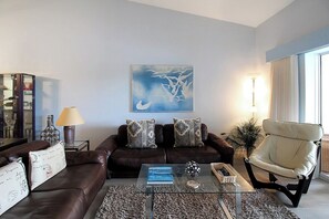 Smart TV - Well-appointed lakefront condo | Heritage Oaks County Club - Bellevue (Sarasota)