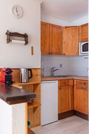 Réfrigérateur, micro-ondes, four, grille-pain