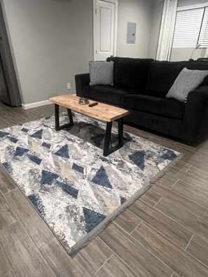 Living area - Great Houston Location!! Downtown/Midtown/MedCenter/UH.  (Houston)