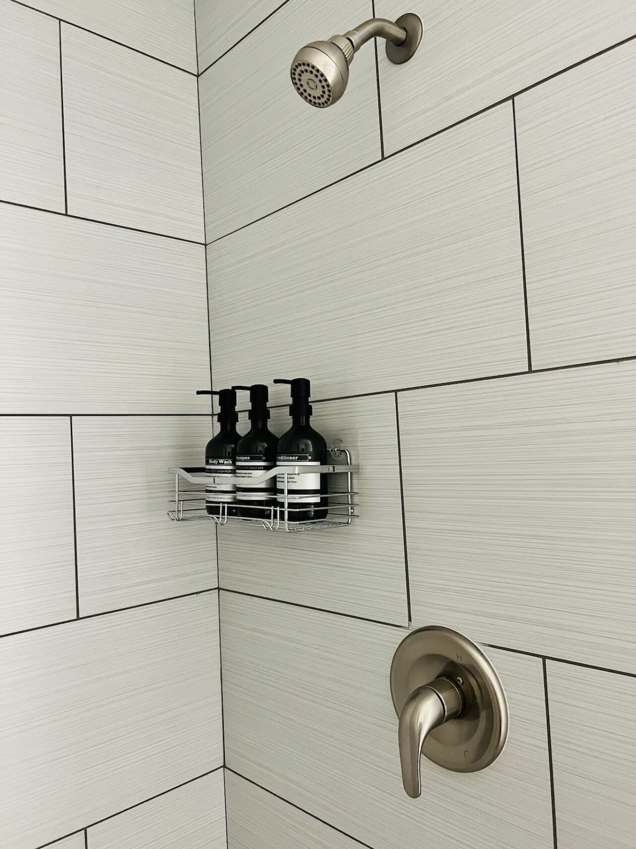 吹风机、毛巾、肥皂、卫生纸