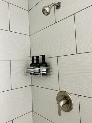 Hair dryer, towels, soap, toilet paper - Great Houston Location!! Downtown/Midtown/MedCenter/UH.  (Houston)