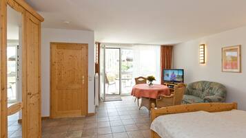 1 bedroom, iron/ironing board, free WiFi