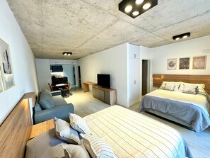 Comfort Studio | Living area | 50-inch Smart TV with cable channels - CloudBA Oro Soho Apartments (Buenos Aires)
