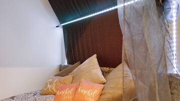 1 bedroom, free WiFi, bed sheets