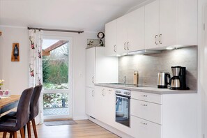 Frigorifero, forno, piano cottura, lavastoviglie