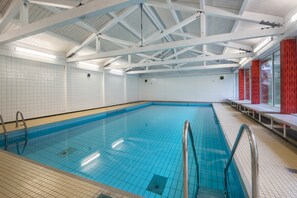 Piscina coperta, una piscina riscaldata