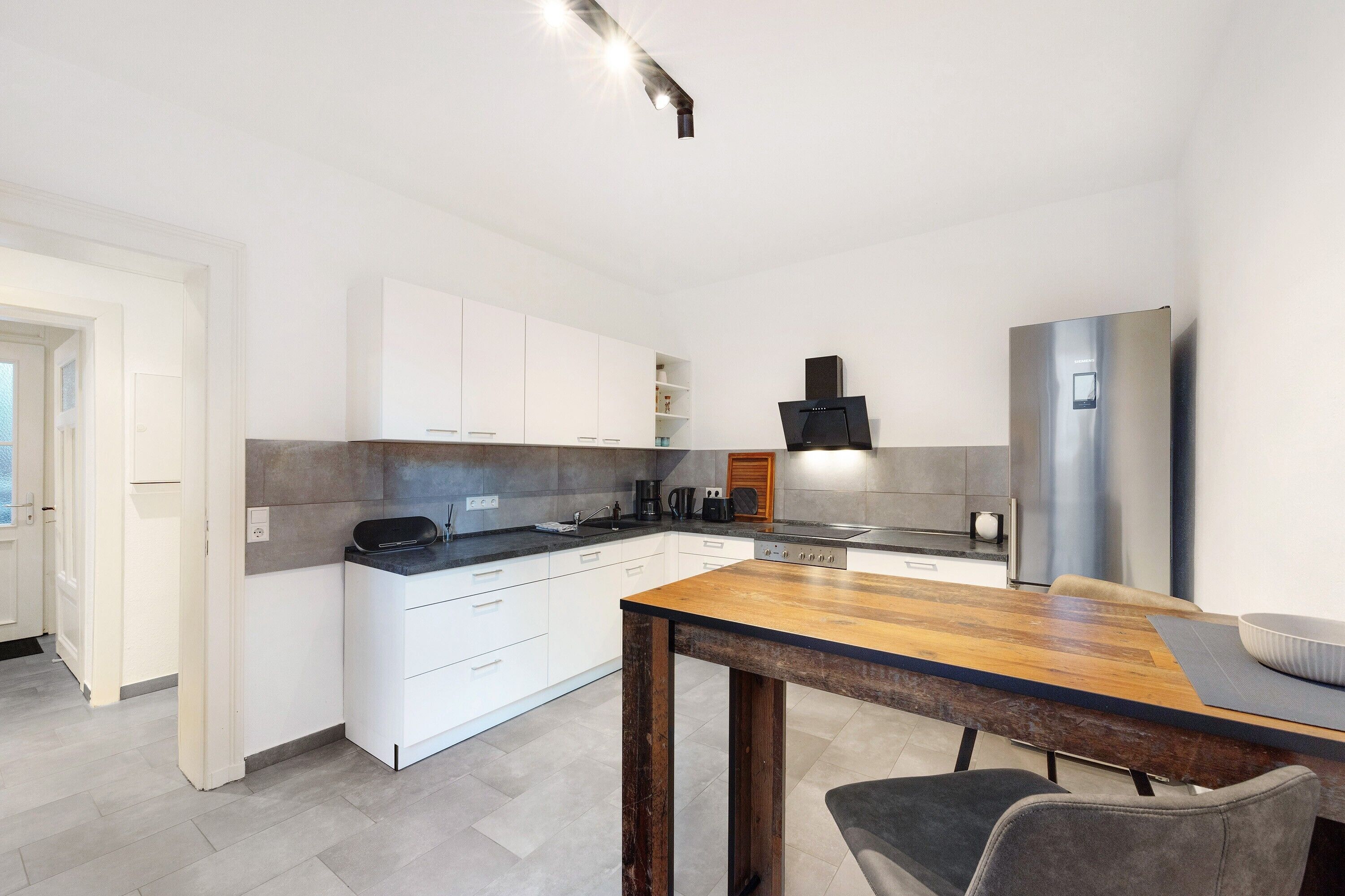 Kühlschrank, Ofen, Herdplatte, Geschirrspüler