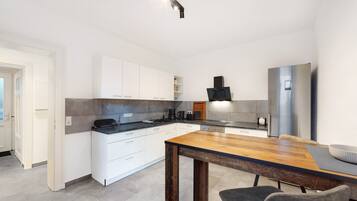 Kühlschrank, Ofen, Herdplatte, Geschirrspüler