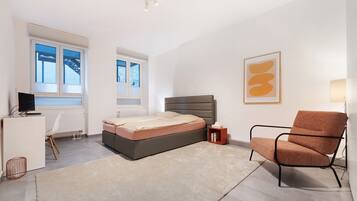 1 habitación, escritorio, wifi gratis y ropa de cama