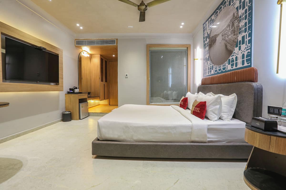 Premium Room | 1 bedroom, in-room safe, desk, free WiFi