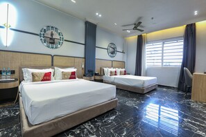 Suite familiare | 1 camera, una cassaforte in camera, una scrivania, Wi-Fi gratuito