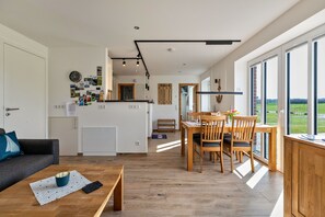 Interior - Apartment 'Ferienwohnung Auszeit' near to the sea, Private Terrace and Wi-Fi (Westerholz)