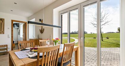 Apartment 'Ferienwohnung Auszeit' near to the sea, Private Terrace and Wi-Fi