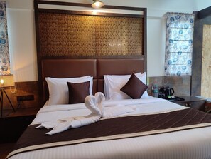 Deluxe Cottage | In-room safe, desk, soundproofing, iron/ironing board
