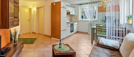 Televisión, reproductor de DVD y estéreo