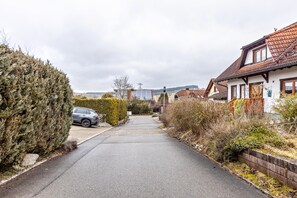 Property grounds - Apartment "Im Holzhaus" with Private Terrace & Wi-Fi (Donaueschingen)