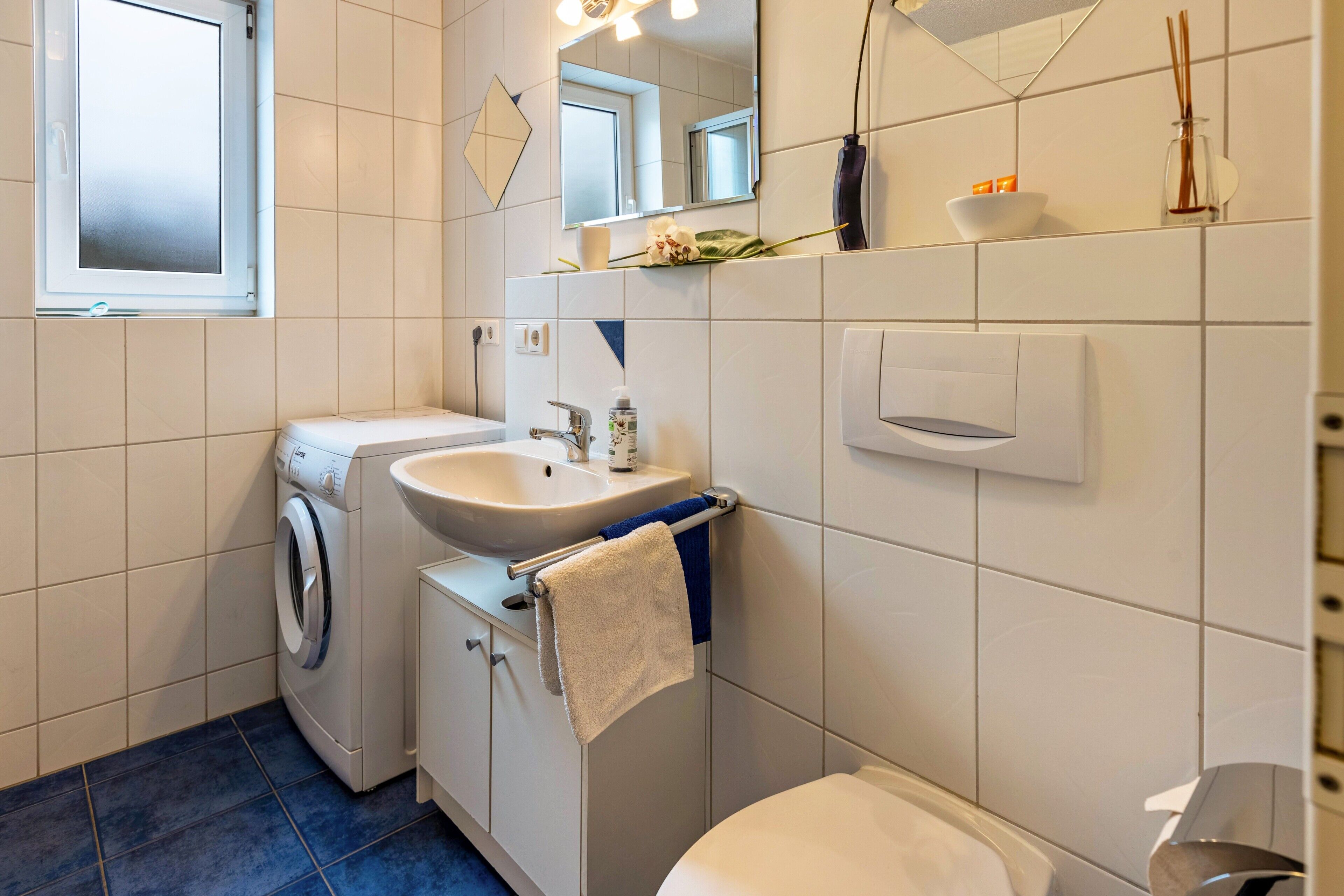Shower, free toiletries, hair dryer, towels