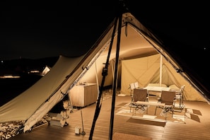 Land Cave, Non Smoking | 2 bedrooms, in-room safe, free WiFi, bed sheets
