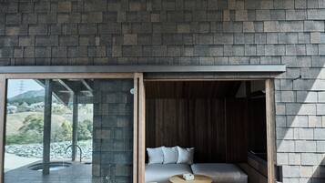 In-room safe, free WiFi, bed sheets