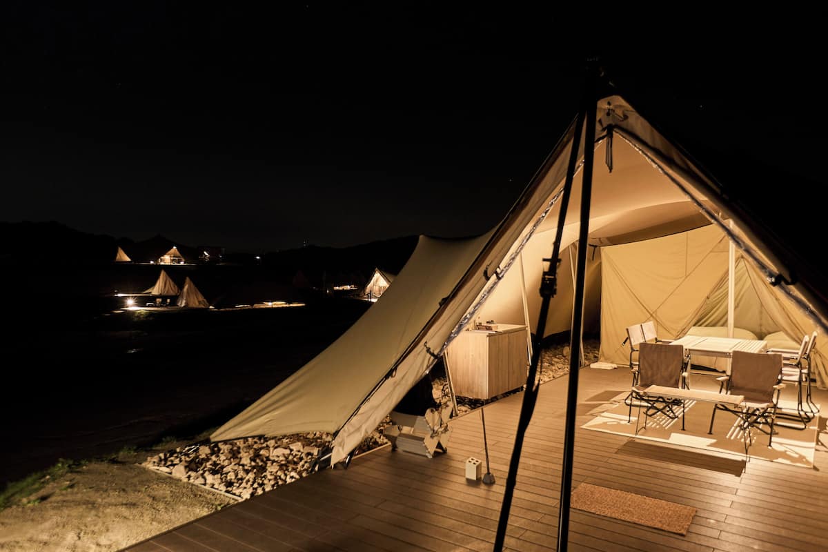 Land Cave | 2 quartos, cofres nos quartos, Wi-Fi de cortesia, roupa de cama