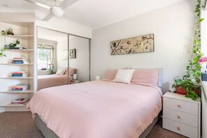 2 bedrooms, desk, iron/ironing board, free WiFi - North Creek Family Escape (Ballina)