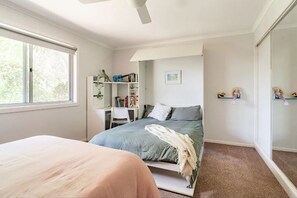 2 bedrooms, desk, iron/ironing board, free WiFi