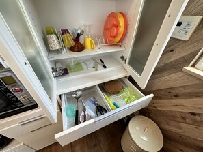 Villa | Private kitchen | Fridge, microwave, stovetop, freezer - Shirahama Yamate Rent Villa F-69 (Shirahama)