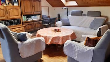 TV, DVD-spiller og stereoanlegg