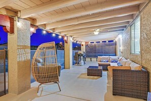 Terrace/patio - Huge Backyard Fun Games+Arcade+Pool+Firepit (Las Vegas)