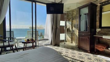 Deluxe Double or Twin Room, 1 Bedroom, Beach View | Bathroom | Slippers