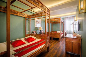 特色四人房 | 獨特裝潢、免費無線上網、床單