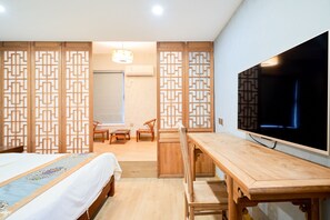 Premier Suite | 2 bedrooms, individually decorated, free WiFi, bed sheets