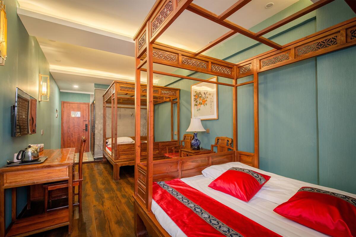 Chambre quadruple Signature | Accès au Wi-Fi (inclus), décor unique, literie fournie