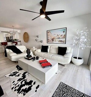 TV, fireplace - Modern 2BR Rancho Mirage Oasis (Rancho Mirage)