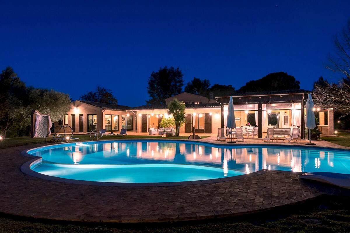 Villa Isotta 8 4 Emma Villas in Civitanova Marche: Find Hotel Reviews ...
