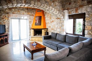 Villa, 4 soverom, privat basseng, hageutsikt | Oppholdsrom