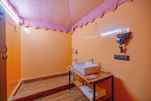 Maharaja Tent | Bathroom | Shower, free toiletries, hair dryer, slippers - Ratan Villas Sariska (Alwar)