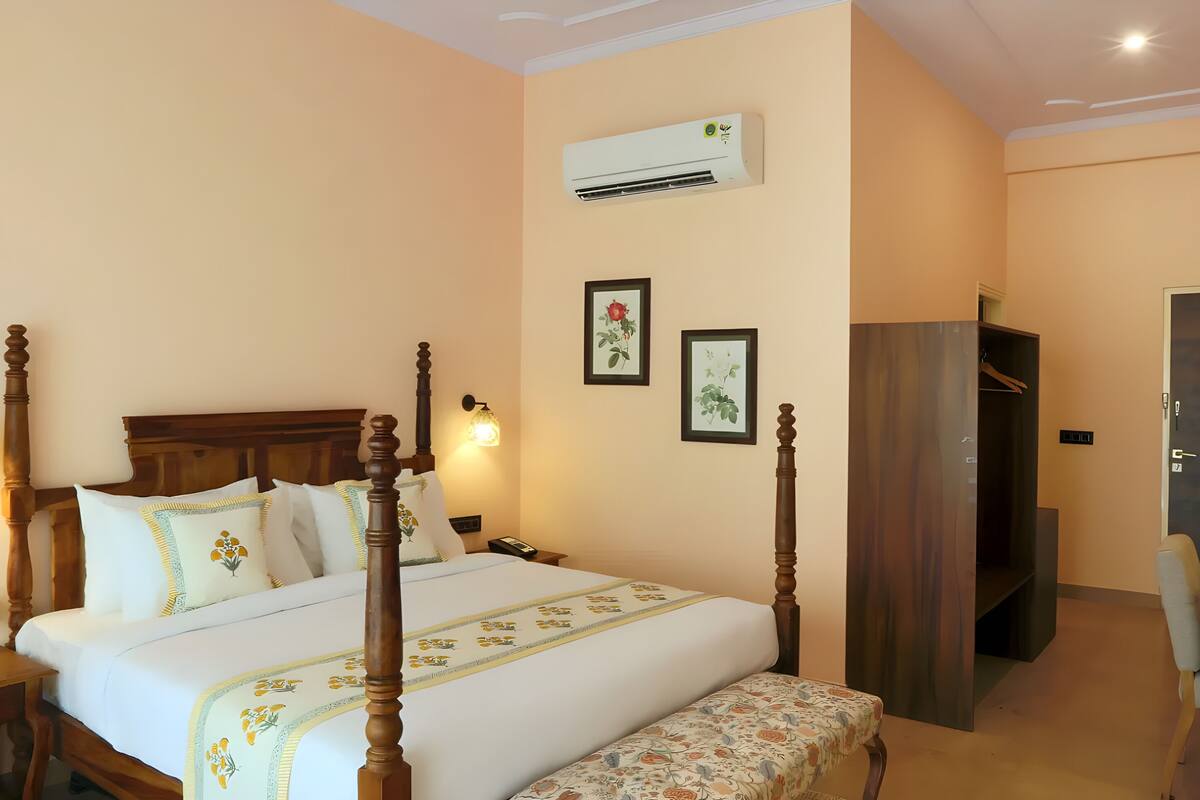 Classic Double Room, Non Smoking, Hill View | Minibar, in-room safe, free WiFi, bed sheets