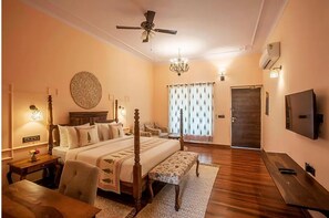 Minibar, in-room safe, free WiFi, bed sheets - Ratan Villas Sariska (Alwar)