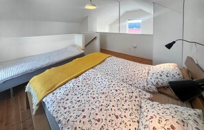 1 bedroom, travel cot, free WiFi