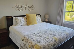 2 Schlafzimmer, Schreibtisch, Bügeleisen/Bügelbrett, kostenloses WLAN